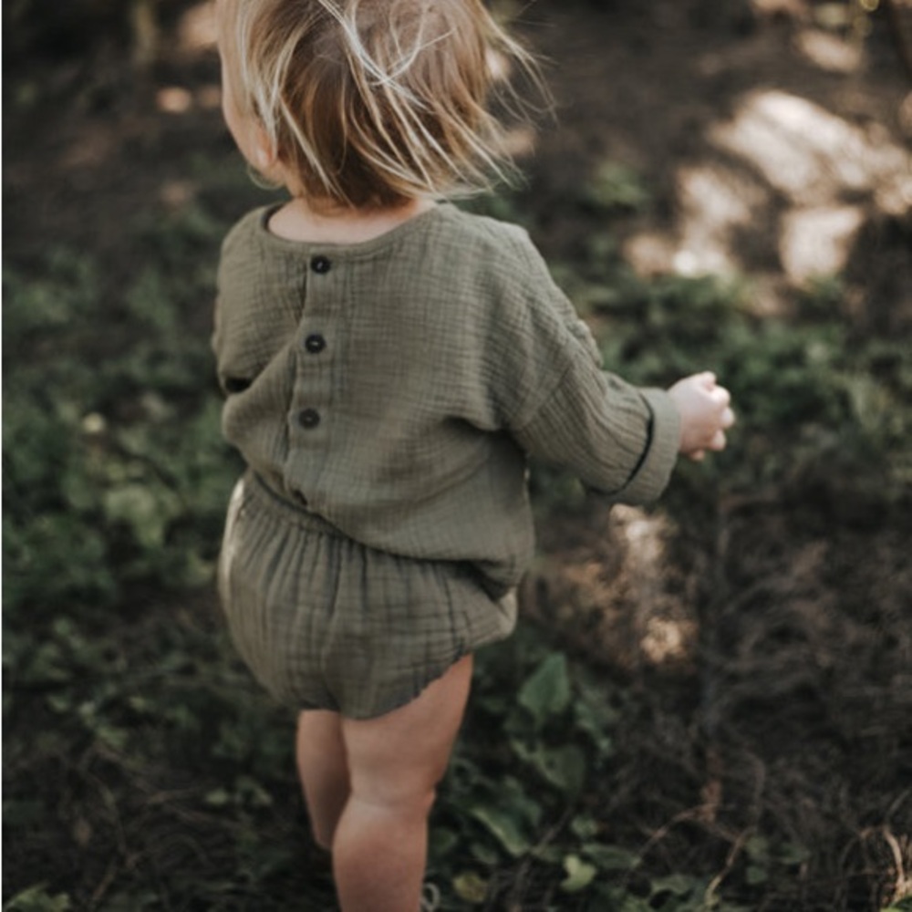 THE SIMPLE FOLK | THE BUTTON BACK TOP Olive